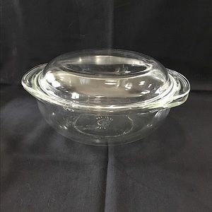 1.5QT Pyrex dish with lid.